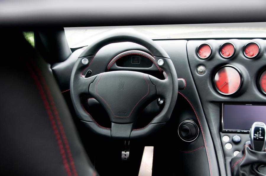 Интерьер Wiesmann GT MF5 2011 года  (фото 5 из 16)